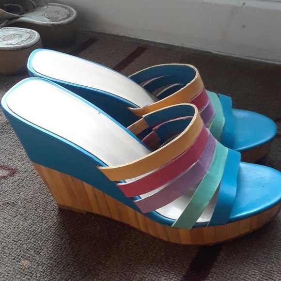 Sandals - Picture 1 of 3